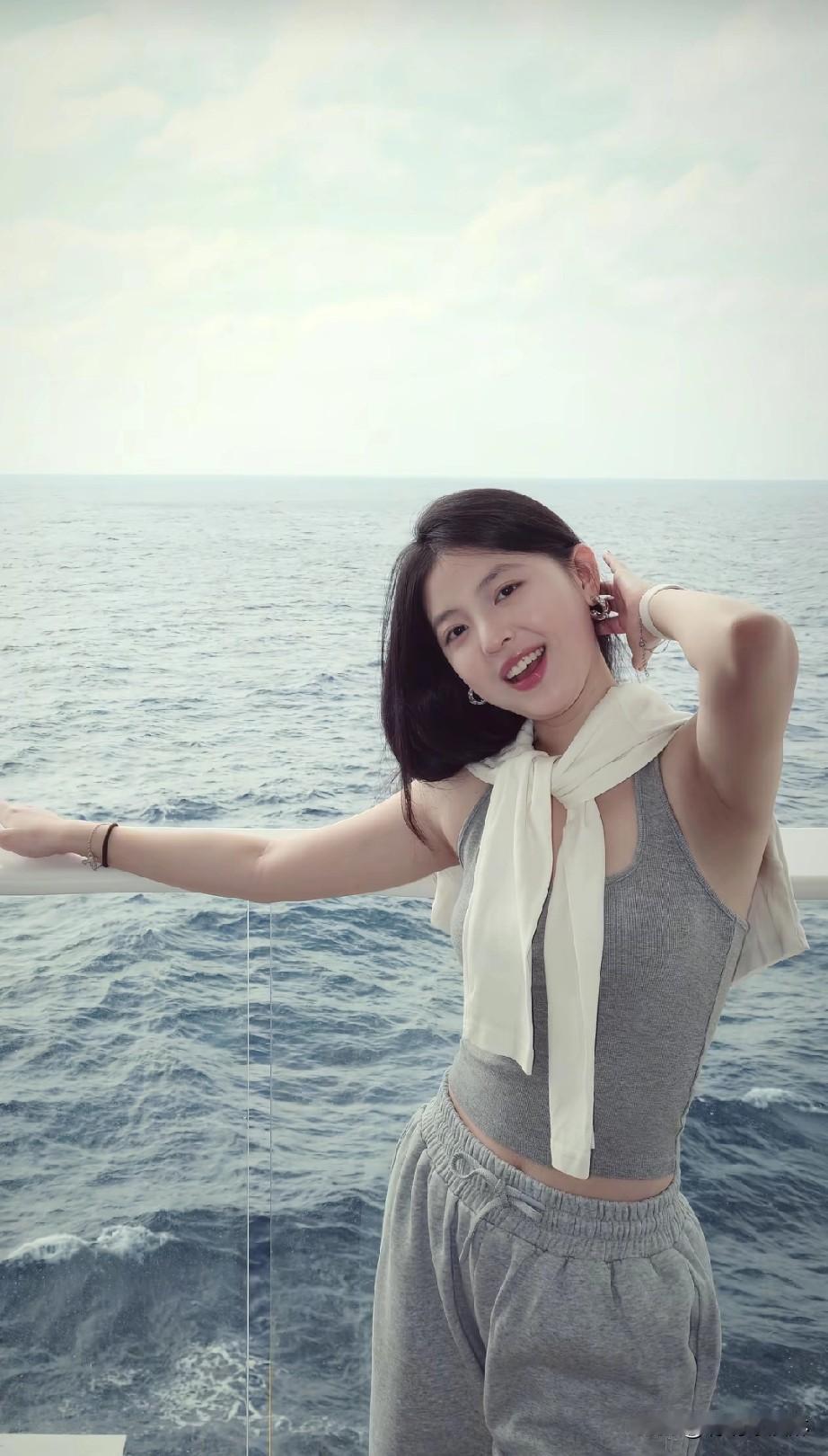 海边漫步，微风拂面，享受美好时光