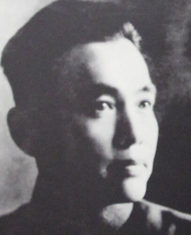 1938年4月3日，台儿庄大半被日军占领，师长池峰城先后派出的二批敢死队全部战死