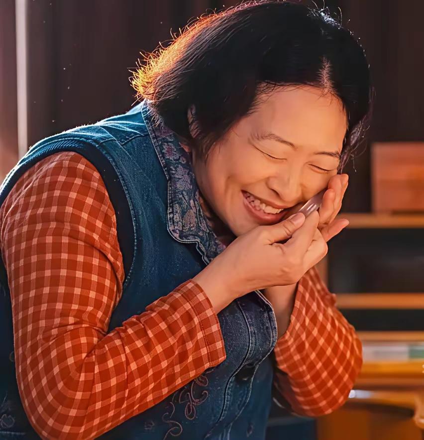 这几天老伴说正在看电视剧《四喜》，说挺好的，挺感动，我都掉眼泪了。老伴儿看的电