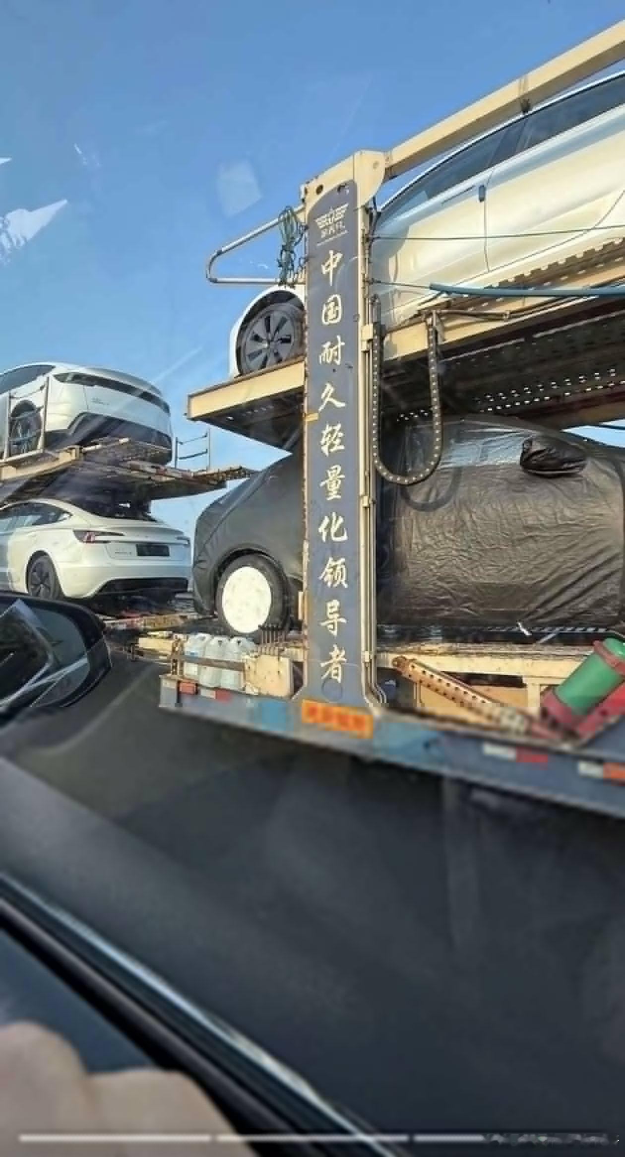 ModelYL在运输途中被网友拍到了，什么时候能见到实车？特斯拉ModelY