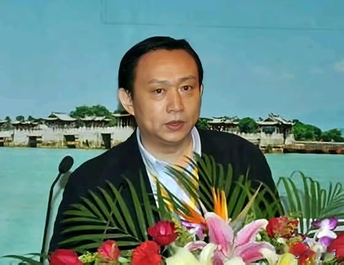 我国的学者卢麒元，近日在北京公开发声这话说得太戳心窝子了！立法者参与立法前要