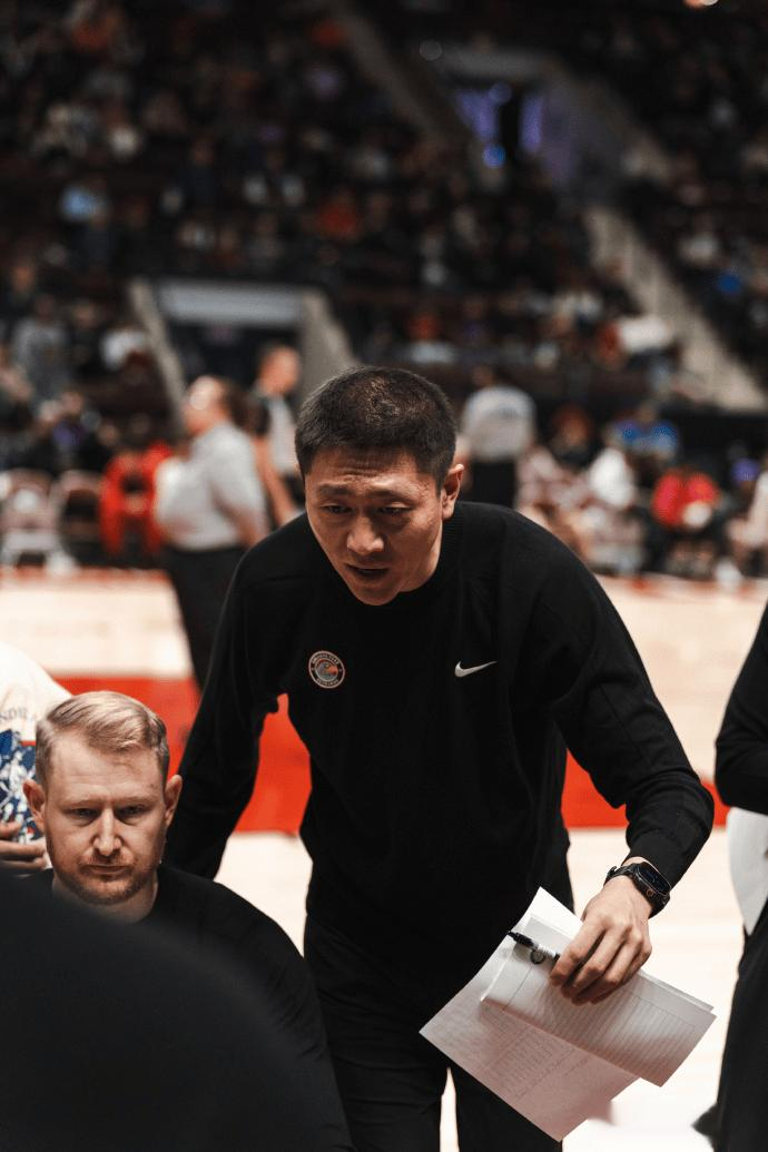 中国男篮助教李昂记录日常动态: 比赛日, 努力工作