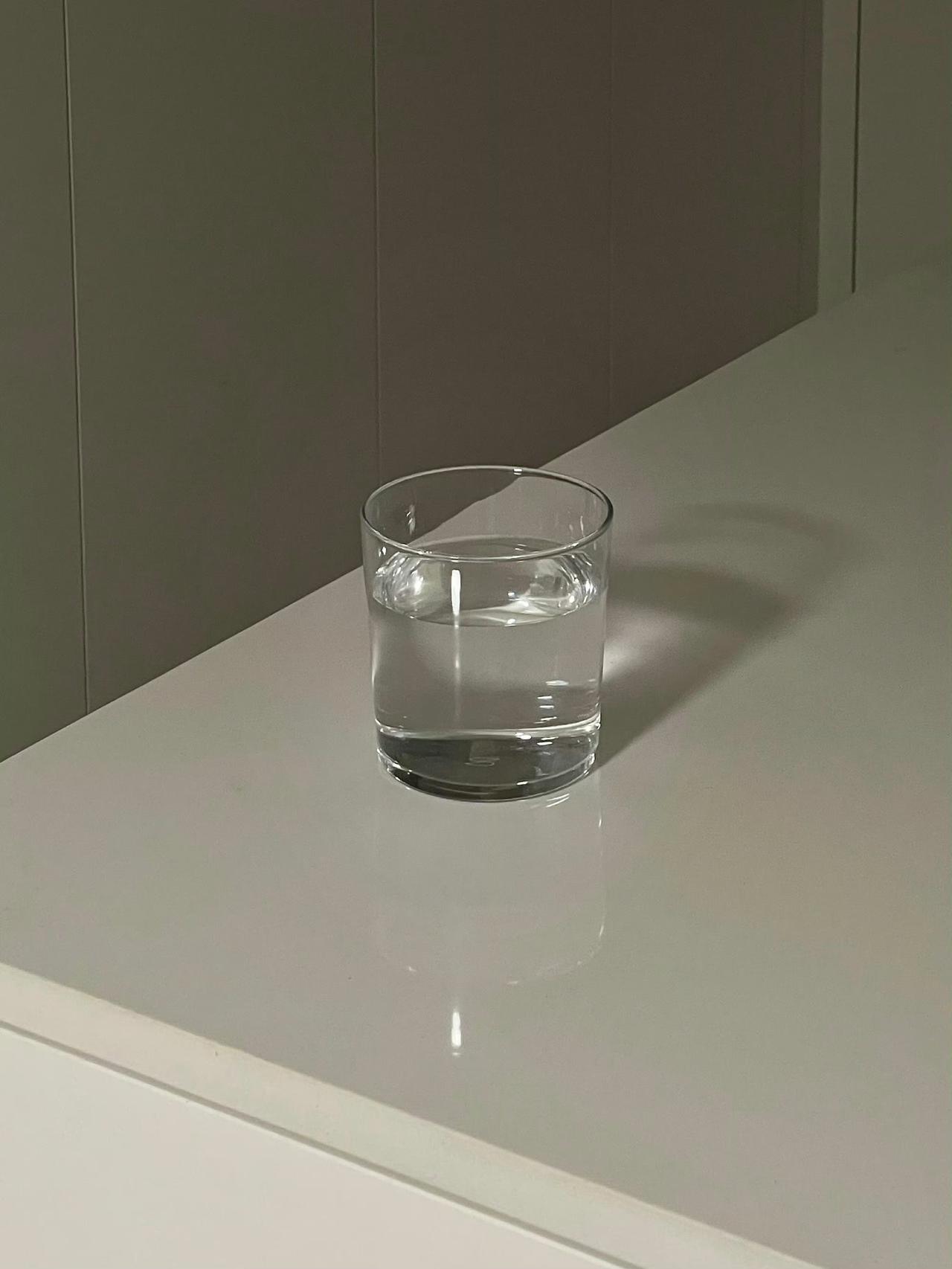 与你分享：扎心的真相是：人和人之间的博弈本质上真的就是能量的博弈，不论男女。