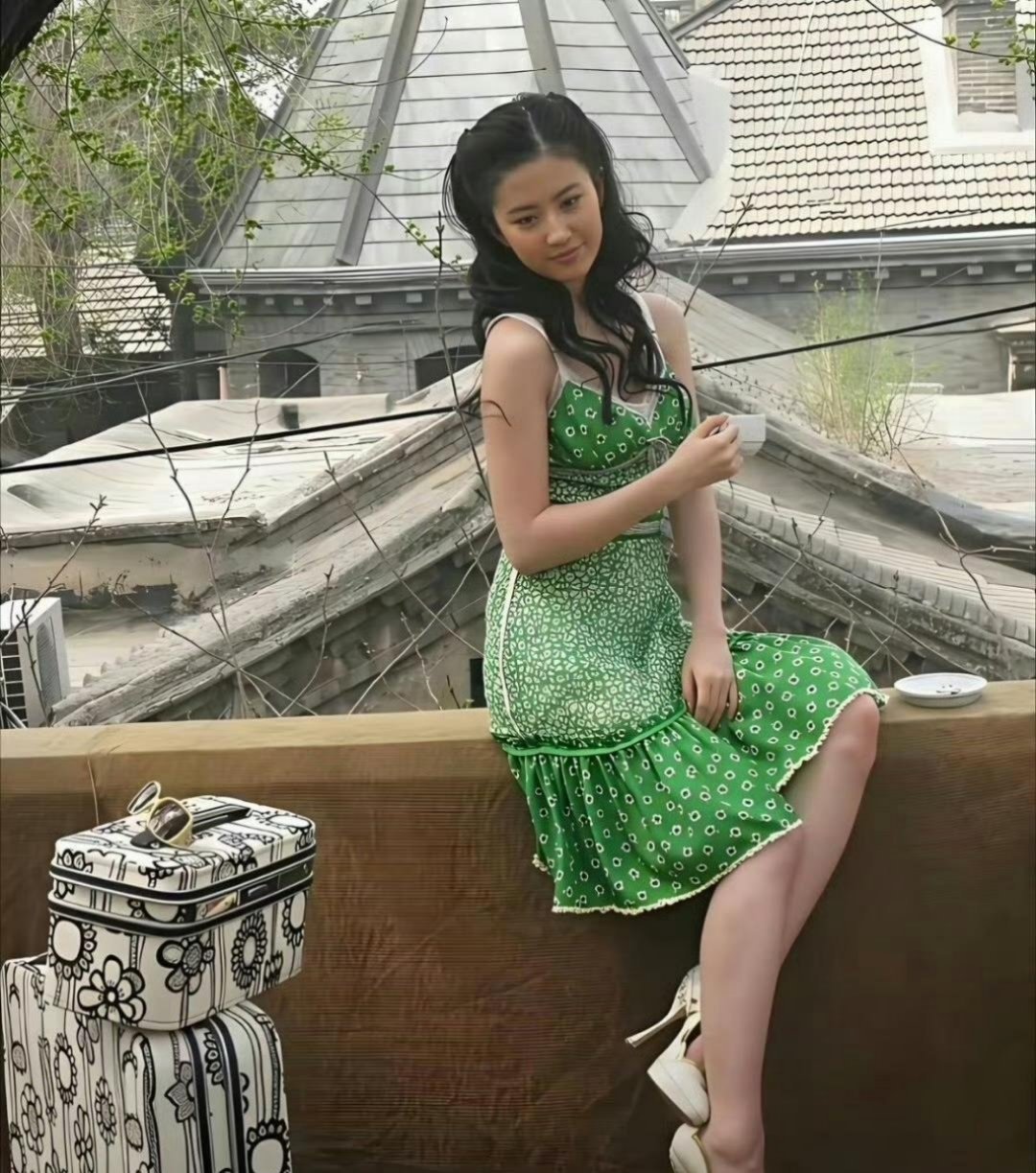 2008年的刘亦菲，没有滤镜没有修图，除了小粗腿皮肤比较黝黑外，其他都挺好看的