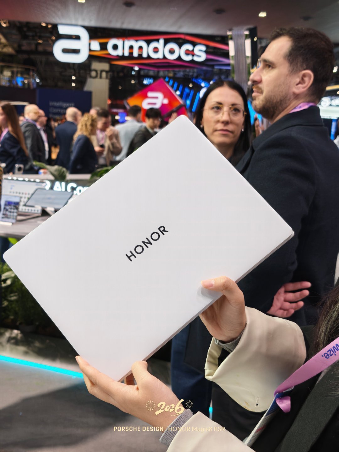 今年MWC之行算是结束了，一会的航班回国荣耀在这次MWC上带来了RobotPho