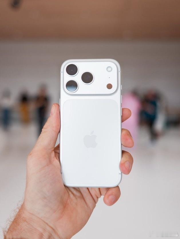 橙色iPhone17或加价最多其实加价买大可不必。除了媒体，数码发烧友，有刚需的
