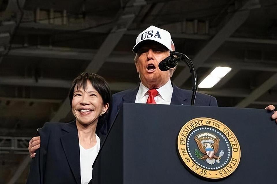 人刚到苏州，话先顶上来了。日本这位部长在中国会场点名要中方取消稀土限制，场面一下