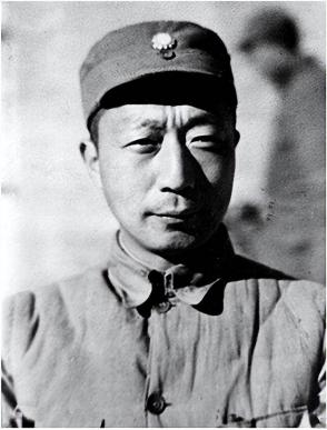 1947年，解放军久攻不下狮脑山，一到夜里，山上还传来小孩哭声，侦察兵冒险摸上山