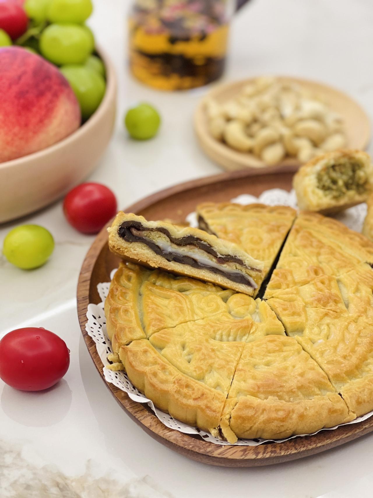 人间至味是团圆，甜甜的文案不能解馋，但好吃的月饼可以呀愿得年年，常享中秋月