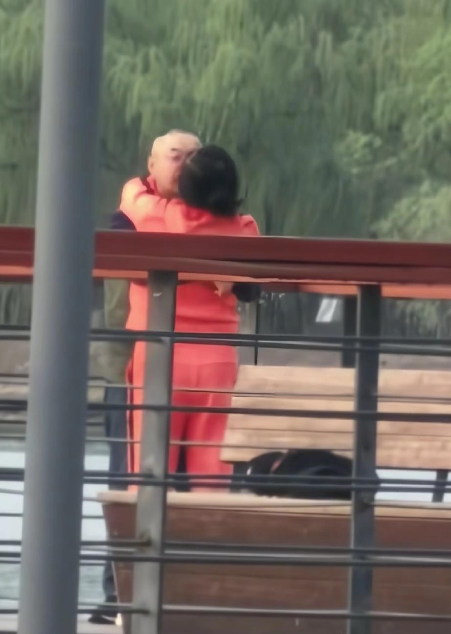 春天到了，春天到了……最美不过夕阳红[捂脸哭][捂脸哭][捂脸哭]