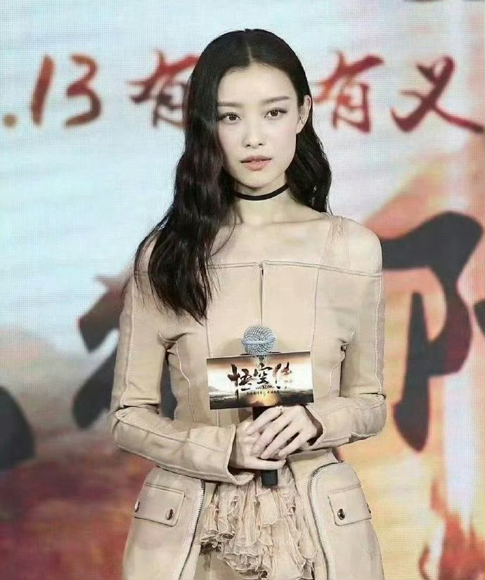 服装组这是阴差阳错的成就了倪妮，还挺好看的