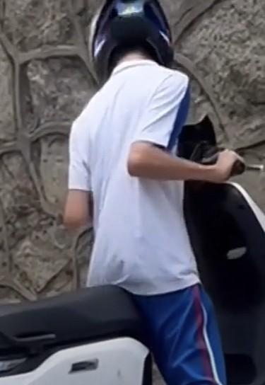 湖南2名学生骑改装摩托撞墙身亡，生前所拍视频曝光，有网友评论，终于明白2人