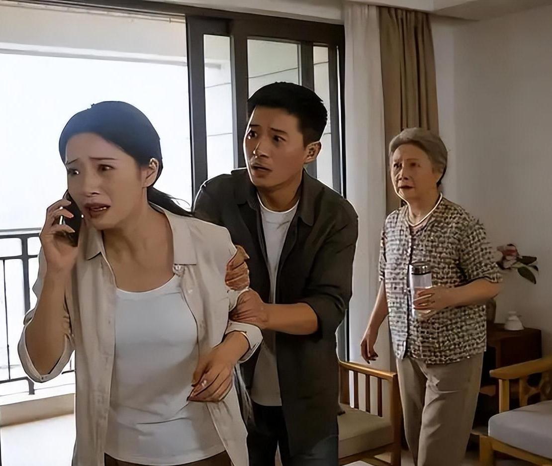 岳父母刚住下，我父母就停掉我和老婆每月3万2的房贷，我妈：你岳父母来了，我跟你爸