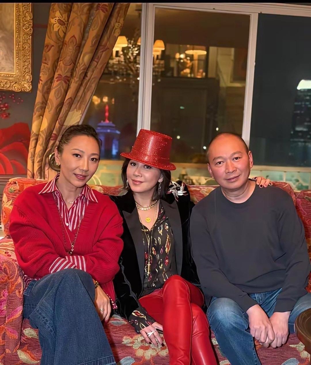 刘‎‍‌嘉玲办了个家宴，直接把‍‍娱‍乐⁠‍圈那层滤镜﻿撕开‎了﻿‍。﻿她8﻿0‌‏‌岁的妈妈穿‌一