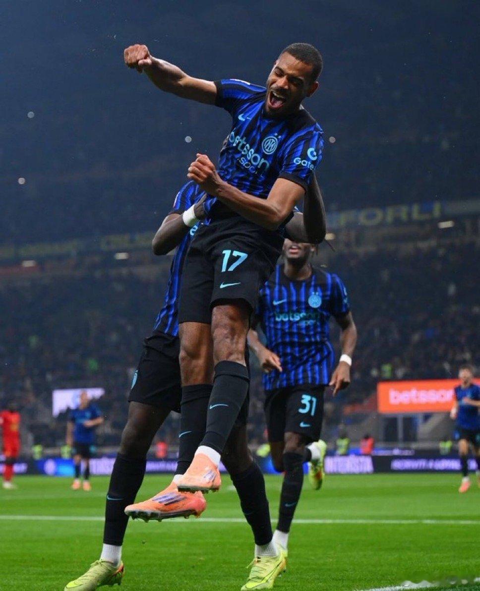 专门吹一波迪乌夫有推进有过人有身体这都是国米比较稀缺的元素另外还有年轻人可