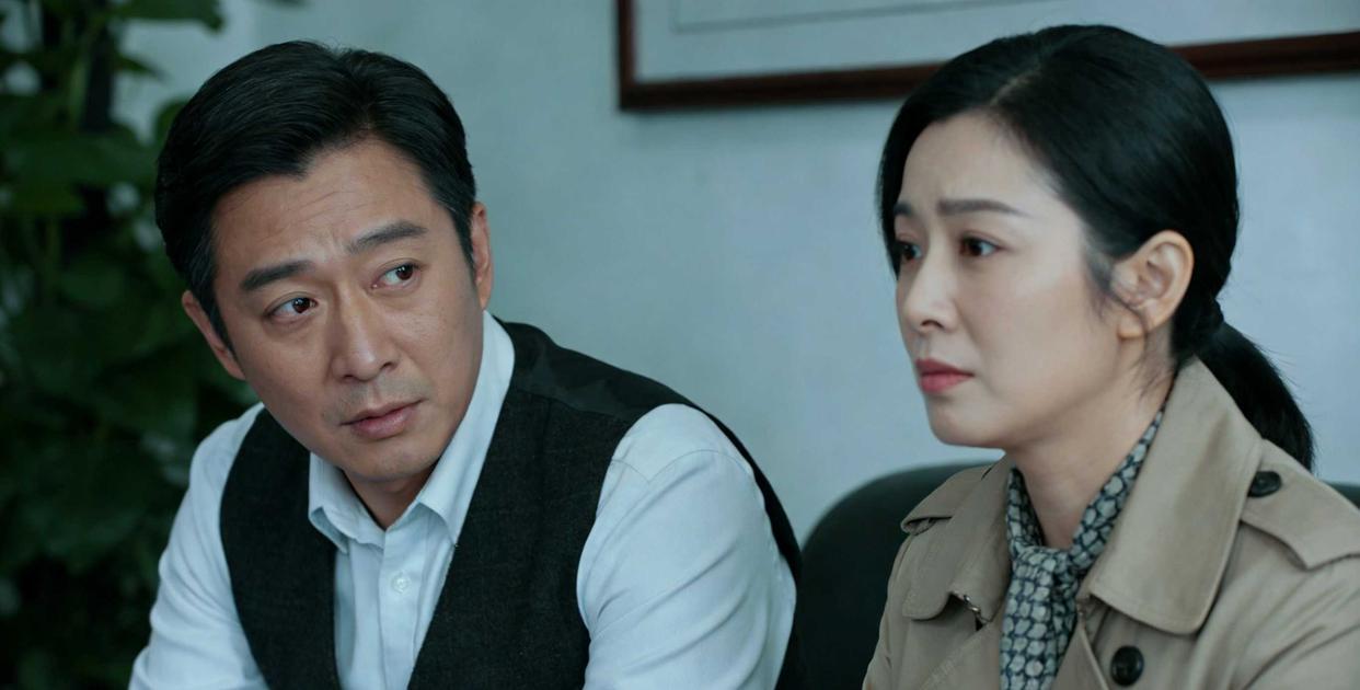 小姨子要开店，跟我老婆借8万块钱，我老婆问我，借不借，我说8万太多了，只能借4万