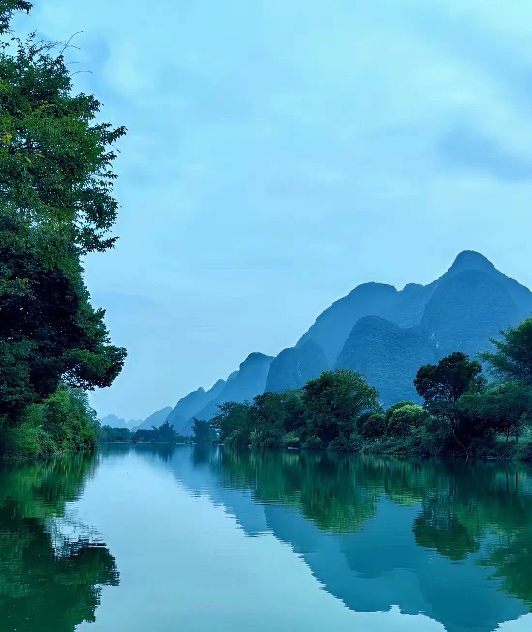 下周继续第二波主升浪，值得关注的板块和个股:1.固态电池先导智能、国轩高科、亿纬