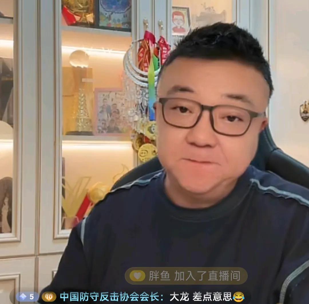 董路在直播间爆了一个料。他认为，目前日本足球的潜力已经到极限了。在他带小球员去