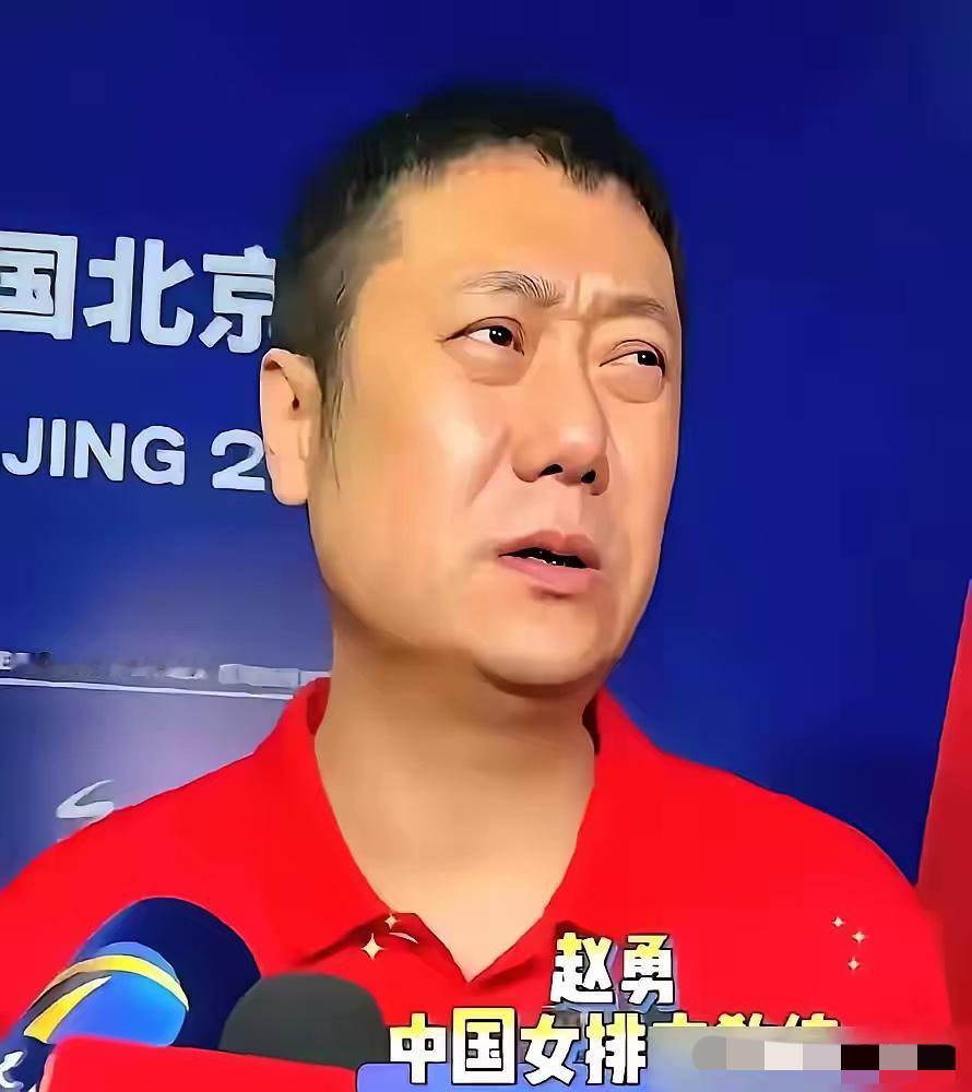 新老阵容悬殊对决，女排主场爆冷输球背后藏多重现实难题中国女排0:3捷克，赵勇