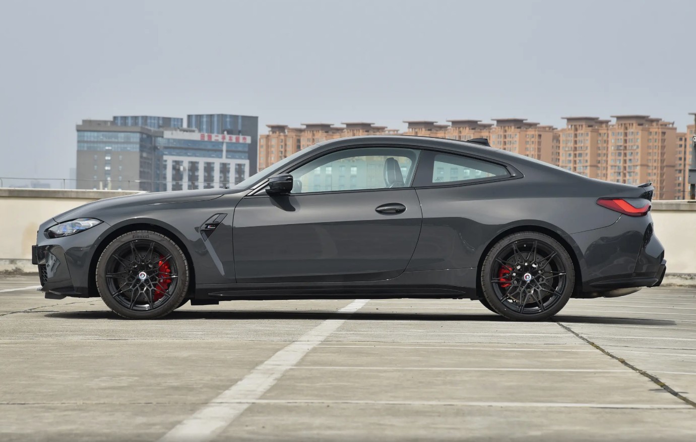 兄弟们，今天咱不聊新车，聊聊这台让无数性能党魂牵梦绕的宝马M4。作为宝马M家族的