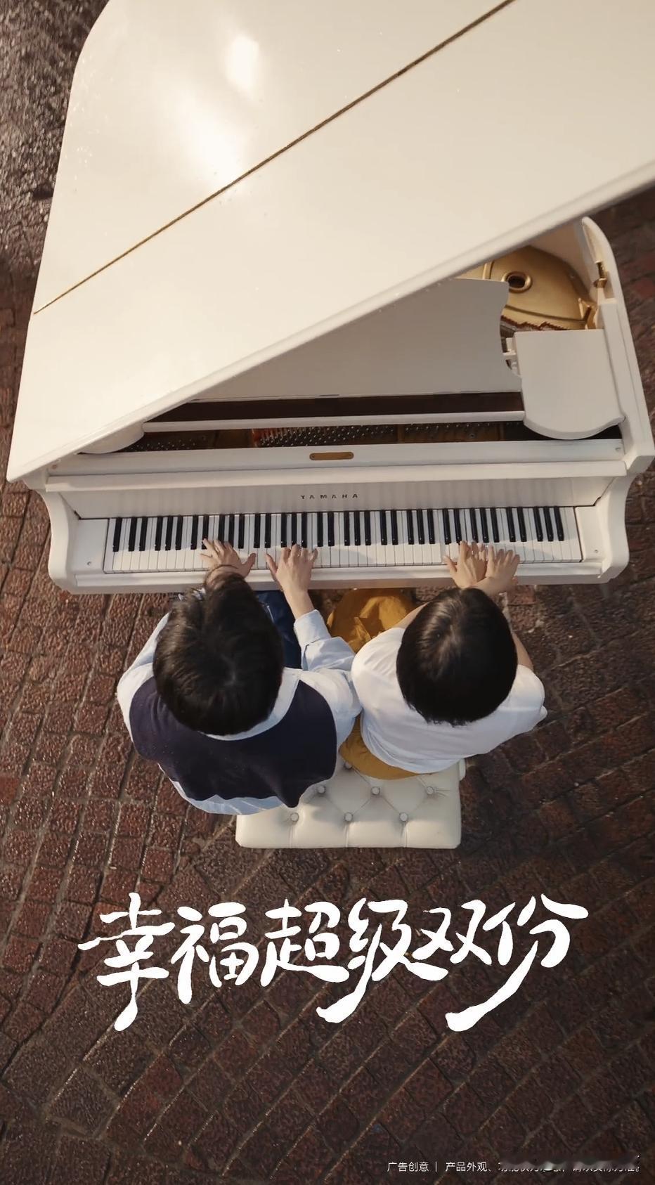 华为终端官微一放出nova15系列的代言人海报和何刚总的影像视频，数码圈直接就