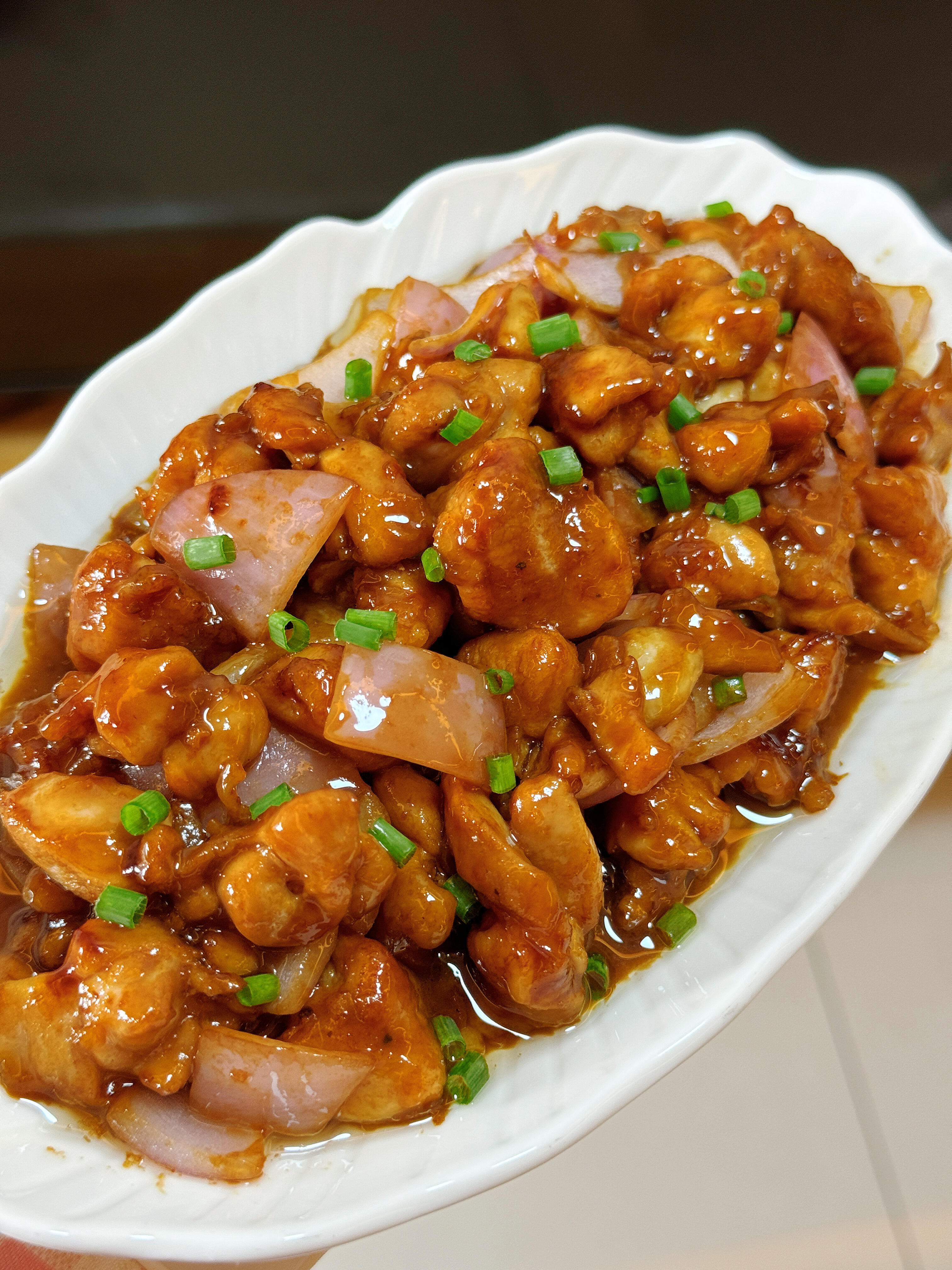 小炒鸡腿丁，鸡腿这样做又香又嫩巨好吃❗️这个洋葱鸡肉丁真的太下饭了！鸡肉嫩到爆