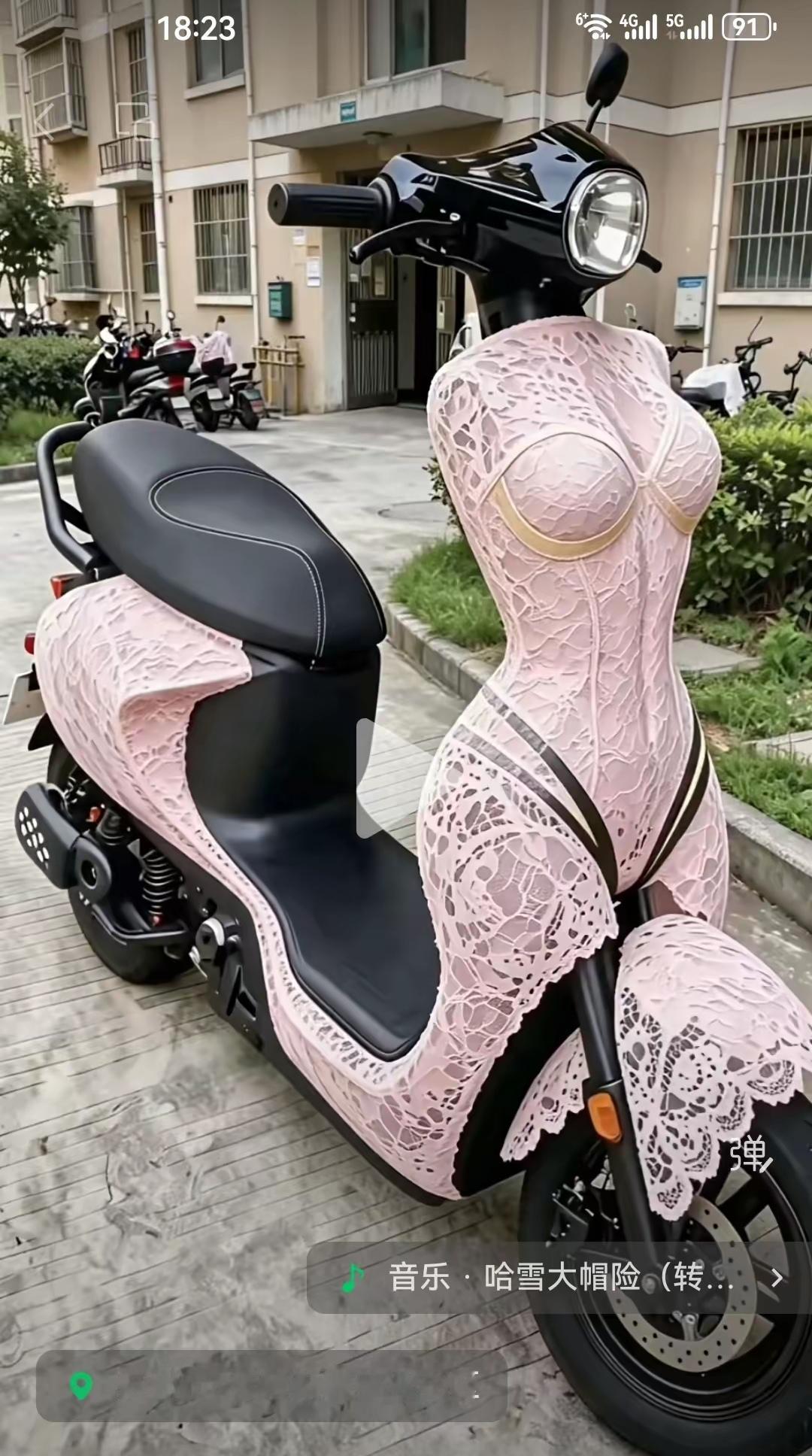 你们猜这辆“性感”电动车的车主是个阿姨还是个小姑娘？[捂脸哭][捂脸哭][捂脸哭]电瓶