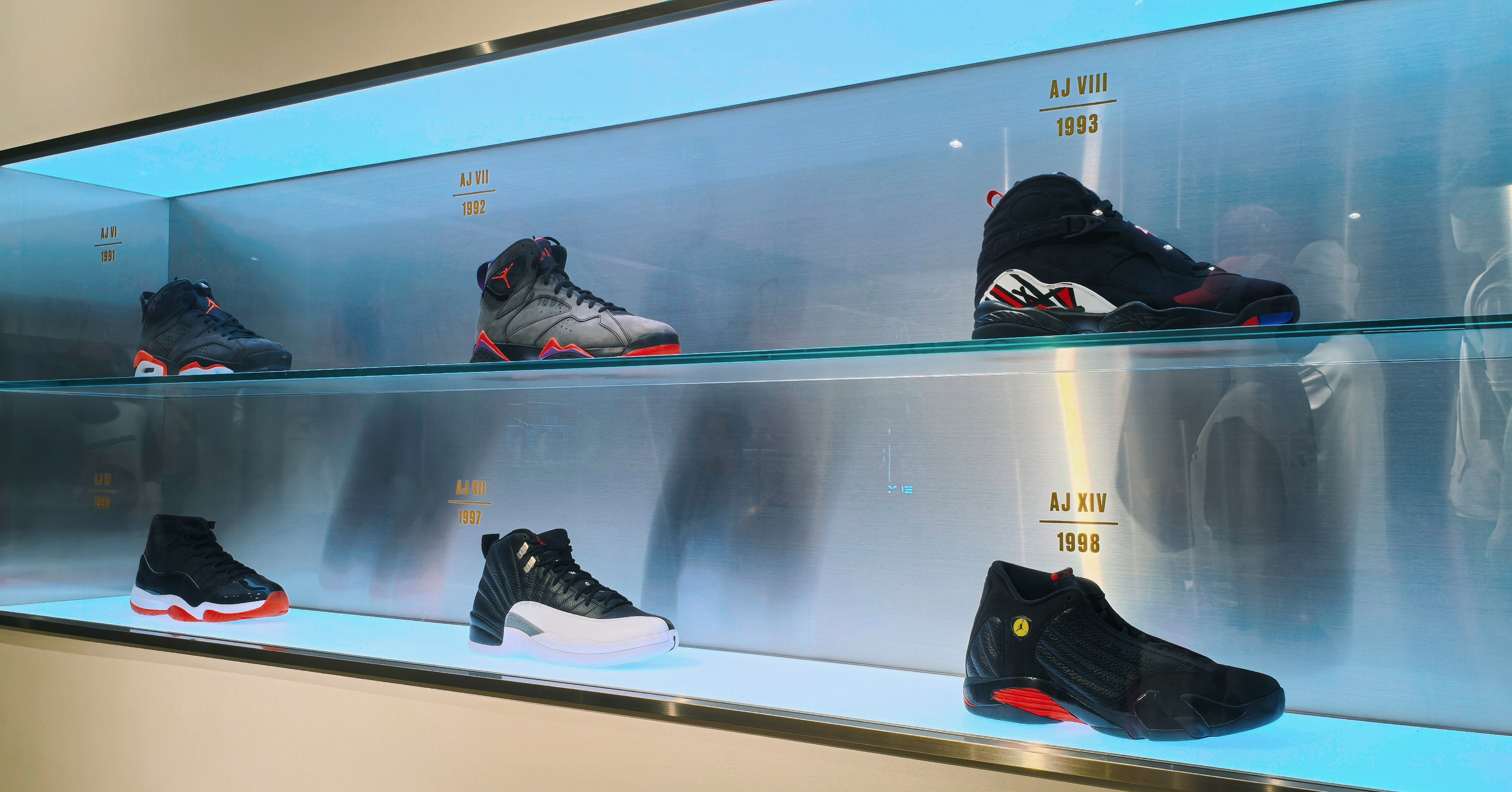 都说NIKE不行了…但是要说好看的篮球鞋还得是这些AJ…这也反映出球鞋设计的退