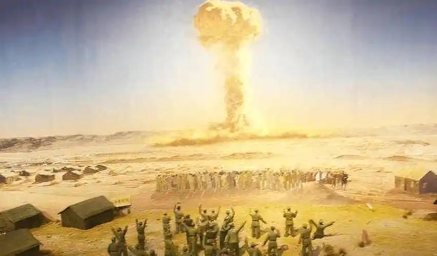 千万别把美国人想得太善良！当年中国搞原子弹，很多人以为美国是“默许”，大错特错！