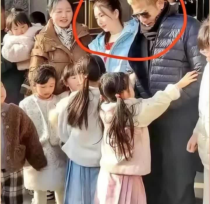 郭天王这几点“奇怪”的行为，万分好奇？1，方媛三胎怀了儿子，才给她取