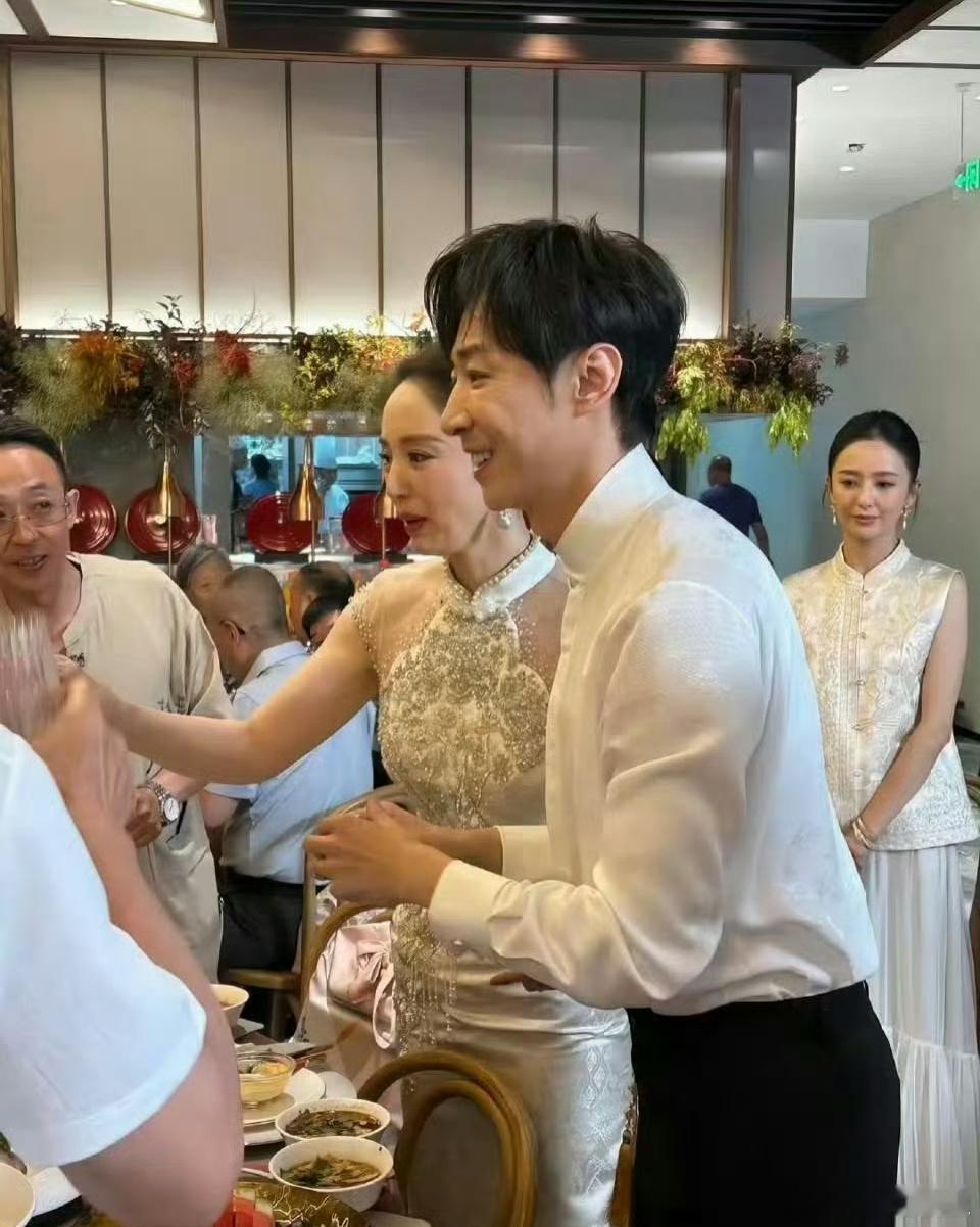 张维伊董璇婚宴饭店人均价格张维伊跟董璇要办婚礼，董璇想去有水的地方，因为她上次婚