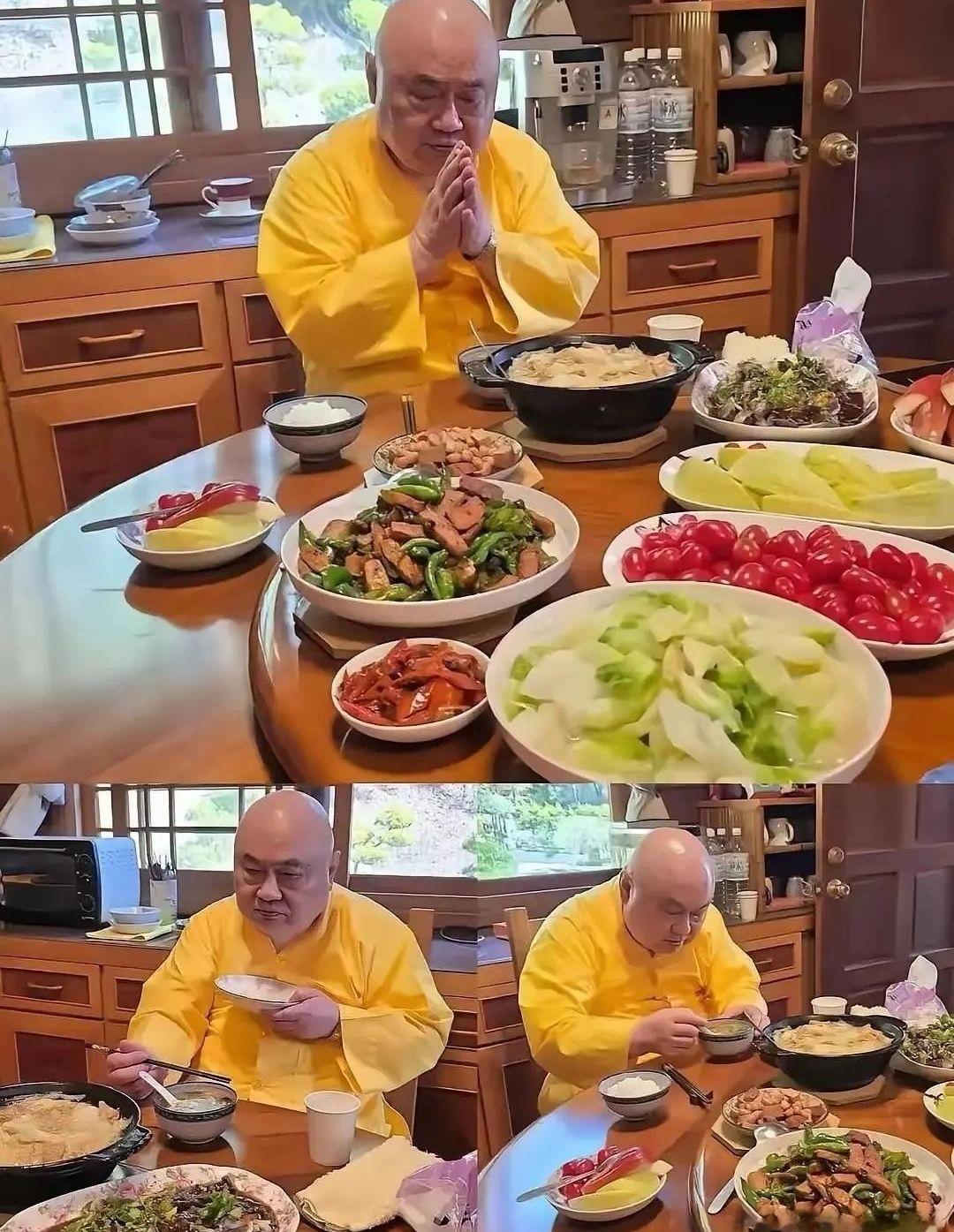 桌上素菜摆得满满当当，大师吃得一脸虔诚，可这身圆润的肉，一点都没给“吃素”面子。