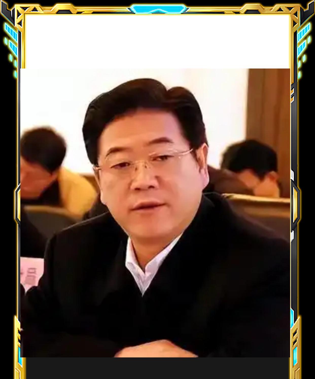 一次性收2000克金条，连家里的保姆都被带着受贿。潜规则女生下属。李亿龙曾任湖南