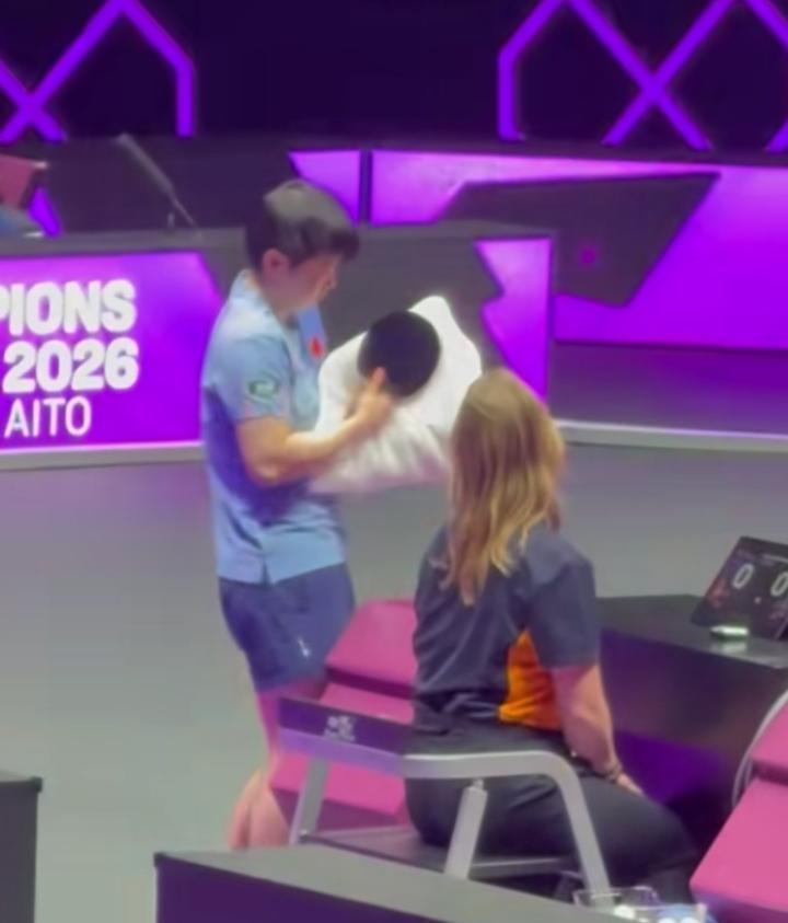 3月13日，重庆冠军赛真的被孙颖莎震撼到了！一出场全场直接沸腾，球迷齐声喊“莎莎