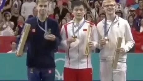 小勒布伦挺聪明的，一句话就把日本乒乓球名将张本智和迷倒了，害的张本智和遇见小勒布