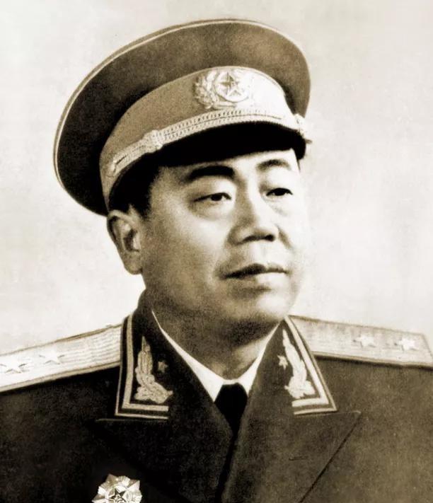 开国中将用萝卜伪造陈毅大印，陈毅得知后不怒反喜，夸他立了大功“老聂，大印呢？”