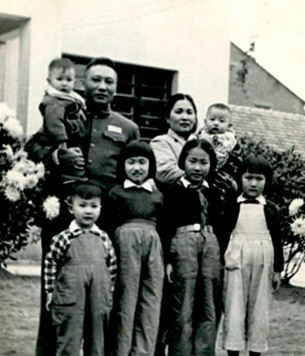 唐亮三十岁仍未婚，老战友杨得志关心牵线，向他推荐小张作为相亲对象，你觉得合适吗？