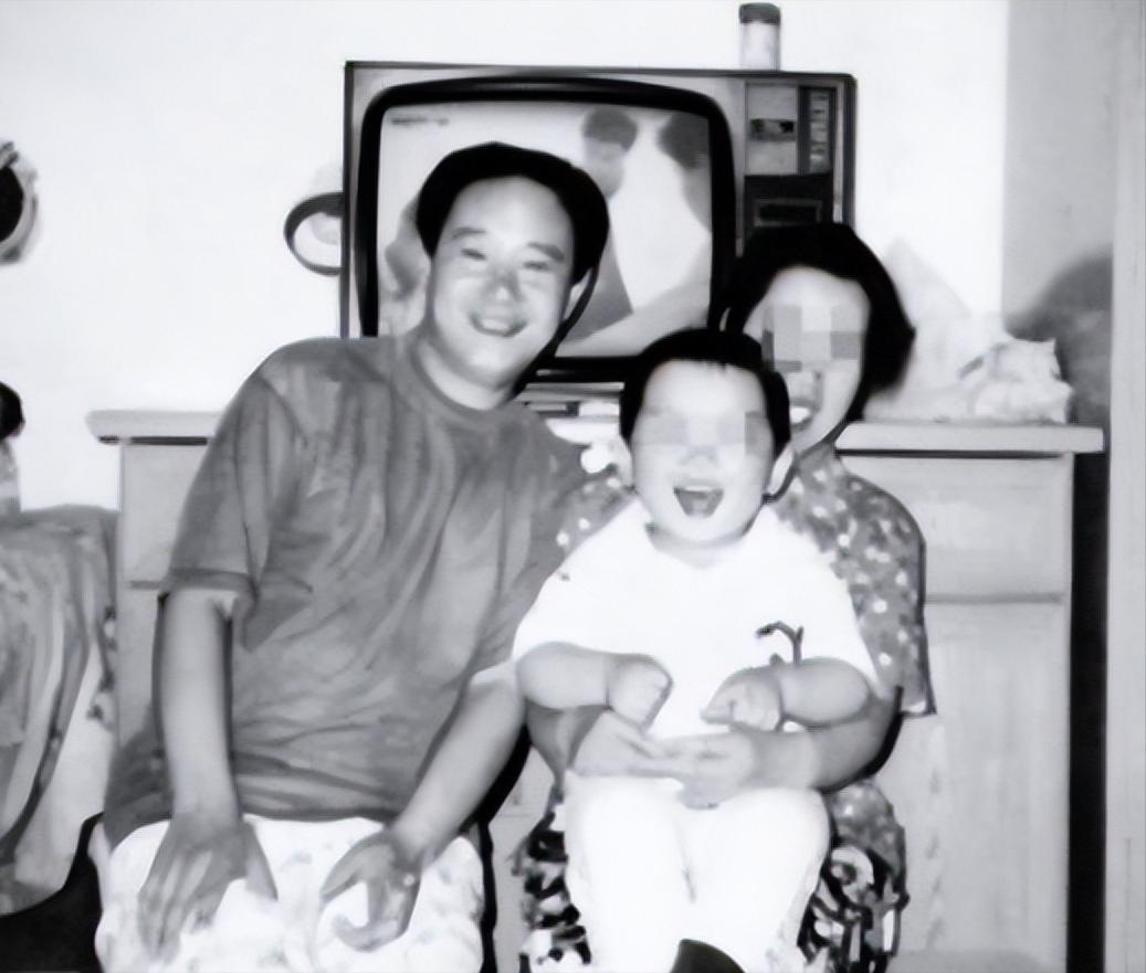 1983年，北京一名18岁少年，因抢了路人1顶帽子被判流氓罪，并处以死缓