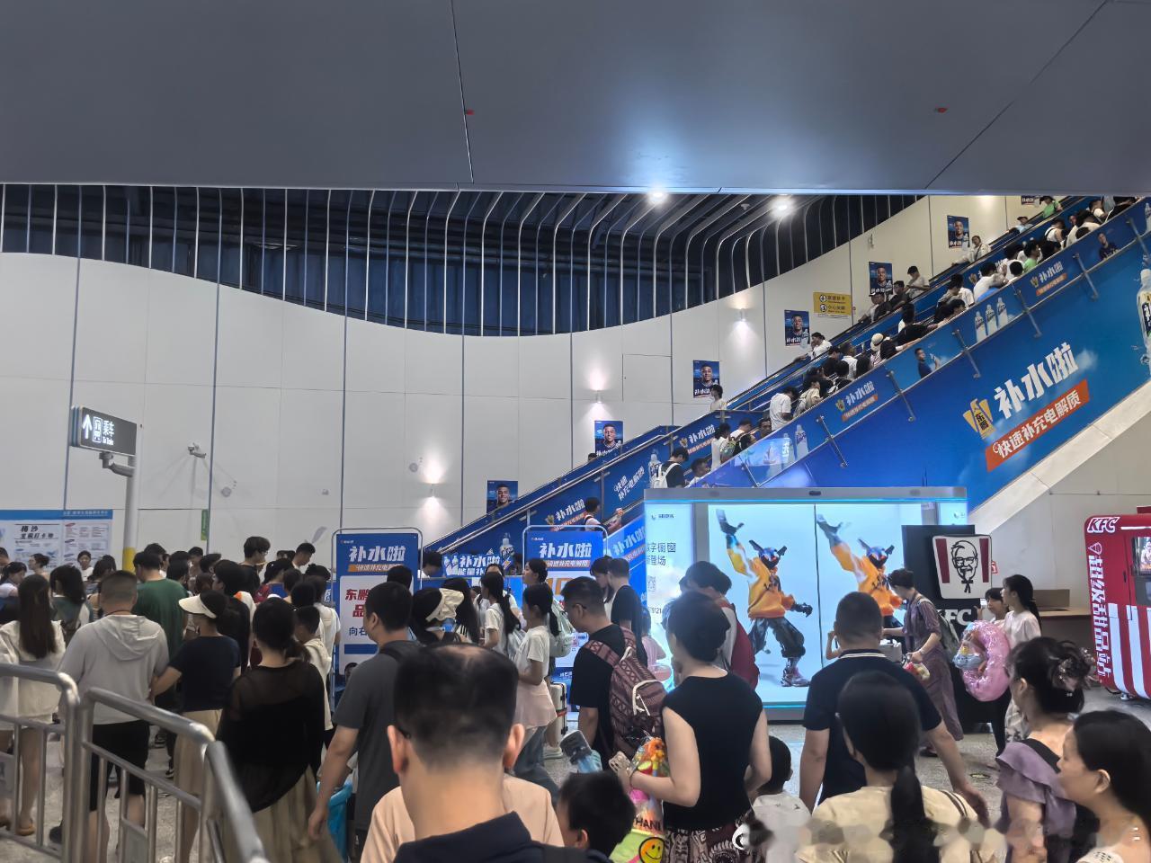 【深圳地铁假期VVIP深圳大梅沙】网友：2026-08-08（周六，晴，28