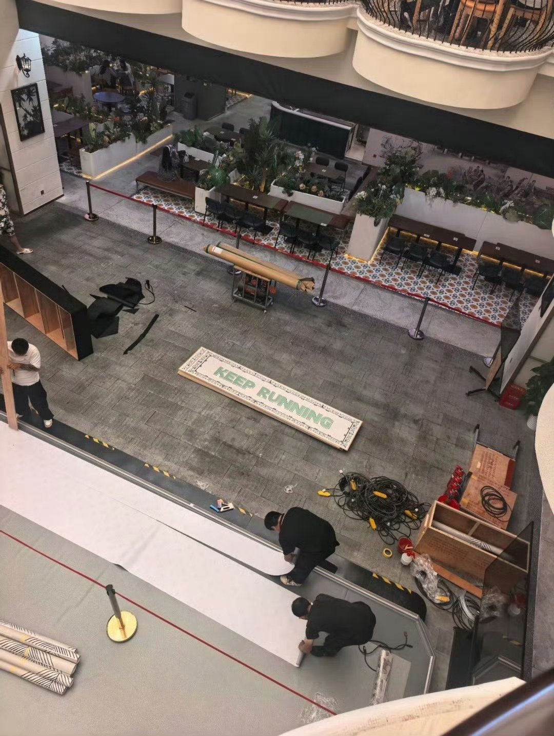 奔跑吧正式官宣，还有李昀锐和孟子义欸，明日即将开启首轮录制，看置景像是民国风，想