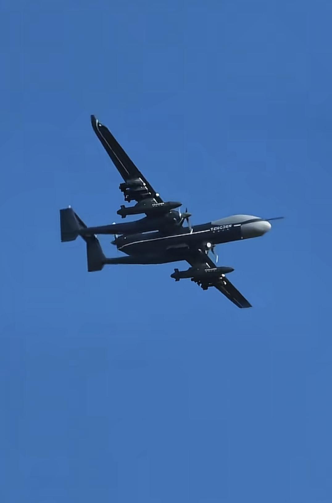 美:阿中你解释解释吧中:我解释啥啊美:什么叫做满仓库都是无人化作战装备中