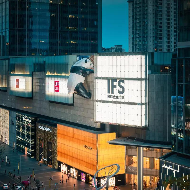 Data显示，成都当前A级商业有31座，在新一线城市里商业魅力拔尖。既有IFS、