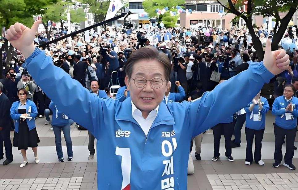 8月4日，李在明干了一件足以改变韩国命运的事，正式敲定废除韩国存续72年的检察体