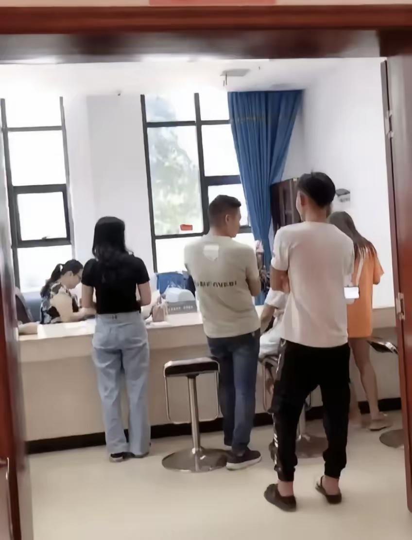 别再怪感情淡了！民政局人曝：多数离婚，根源竟就一个字！朋友说在民政局上班，说现