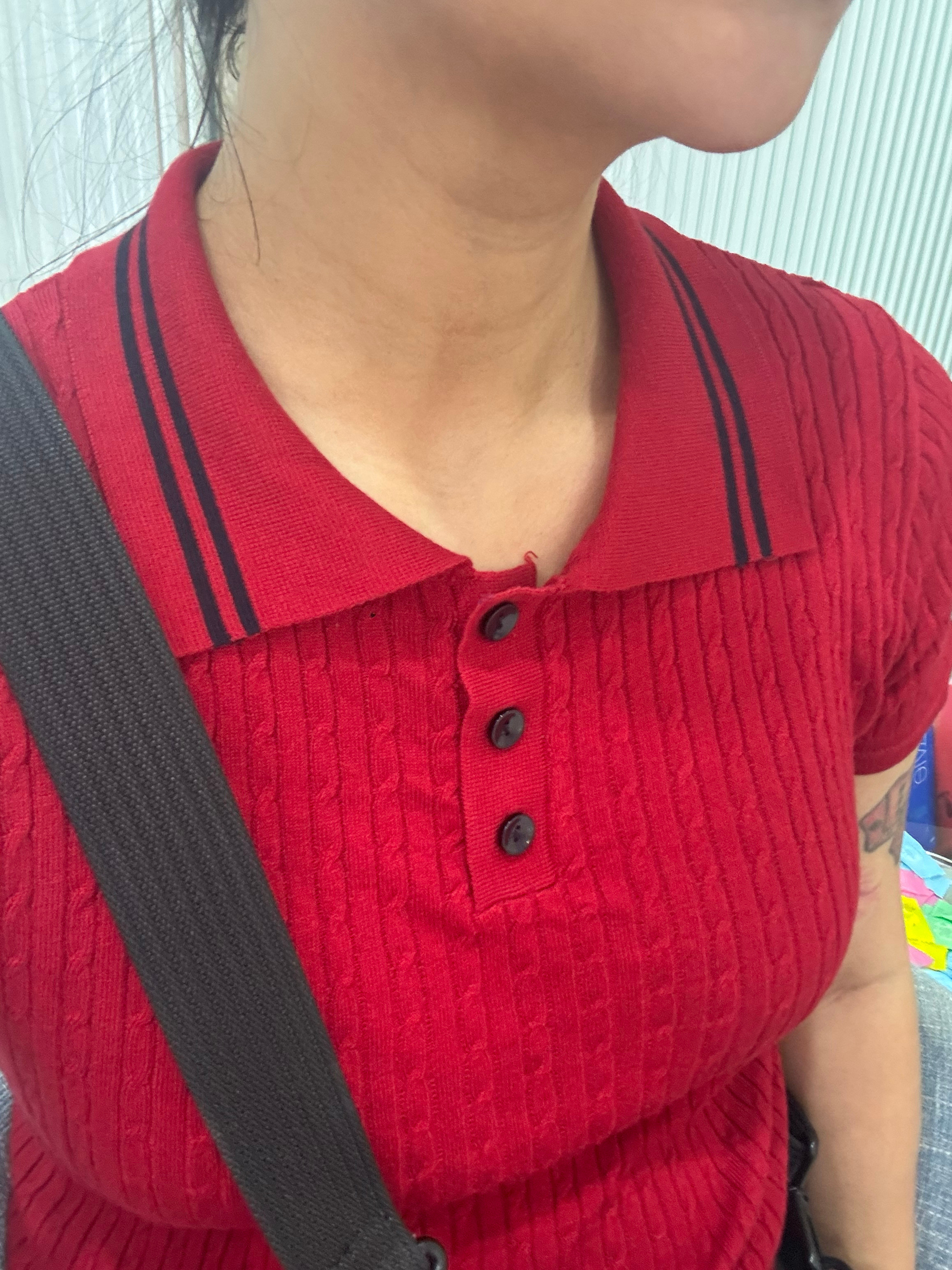 以后要不我还是听大家的吧不让我留这个红的我还是穿了到了打嗨体的医院就俩人找我问路我莫名其妙后来发现和