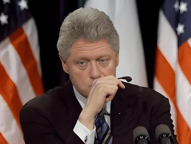 克林顿之后，美国再无拥有治国之才的总统。克林顿在任的八年，把美国经济带到了一