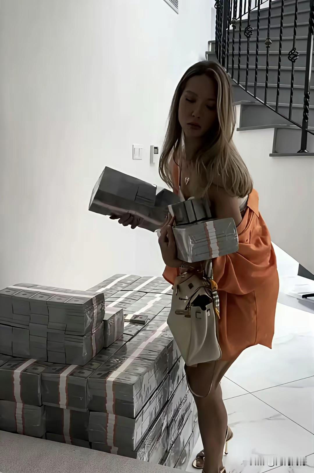 这东西是钱吗？如果是钱的话，这么多钱放在这里，安全吗？为什么不存到银行里？可能也