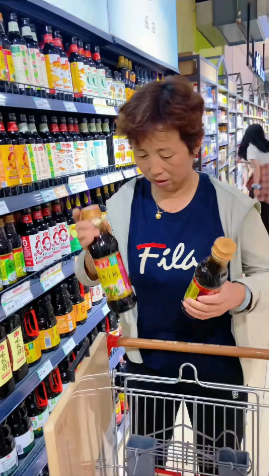 傻大妮和她老公王常输对儿媳妇太好了因为下雨不能干活，他俩直接上城里给儿子儿媳