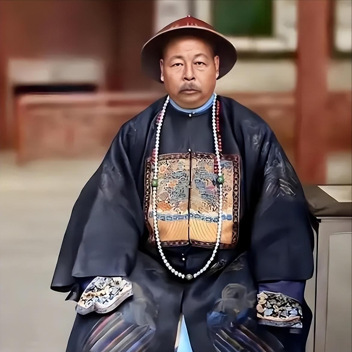 1877年，扰乱新疆的阿古柏突然暴毙！如何处置他的子孙、女眷：是全被严惩，还是留