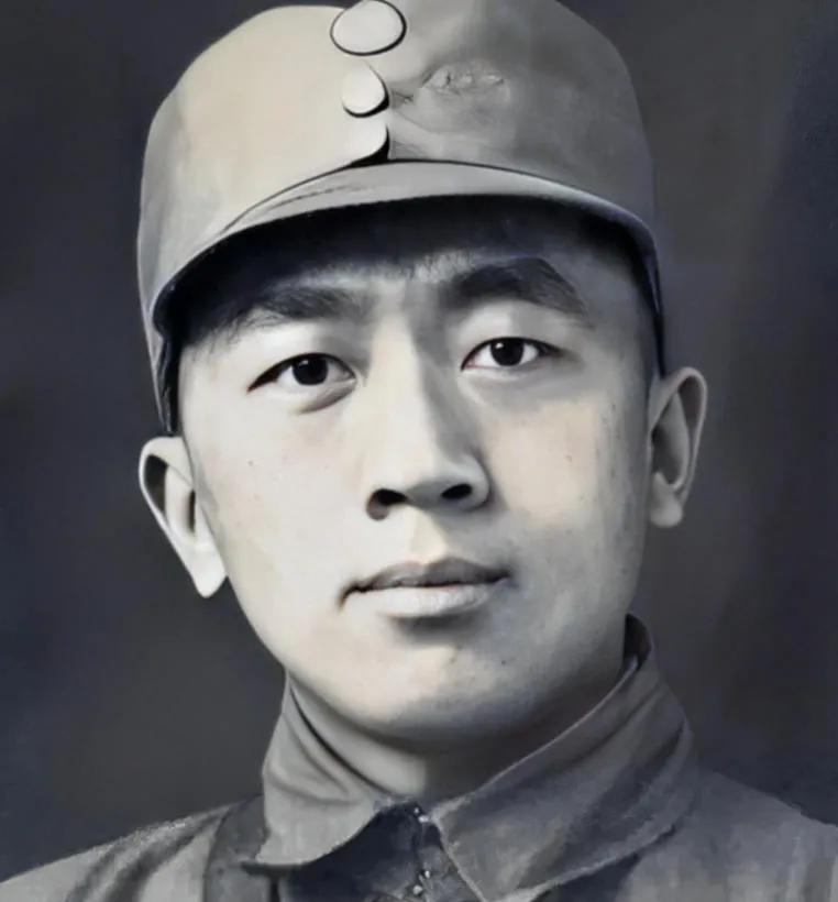 🌛1942年，日伪军一师长派人给粟裕送了一包烟。粟裕不解，以为是敌人送礼，